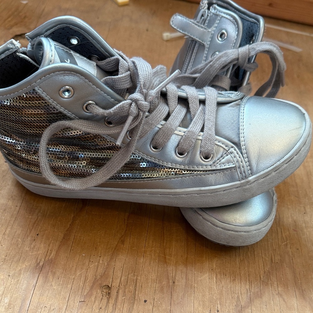 Like new geox Stylish Silver Kids Sneakers